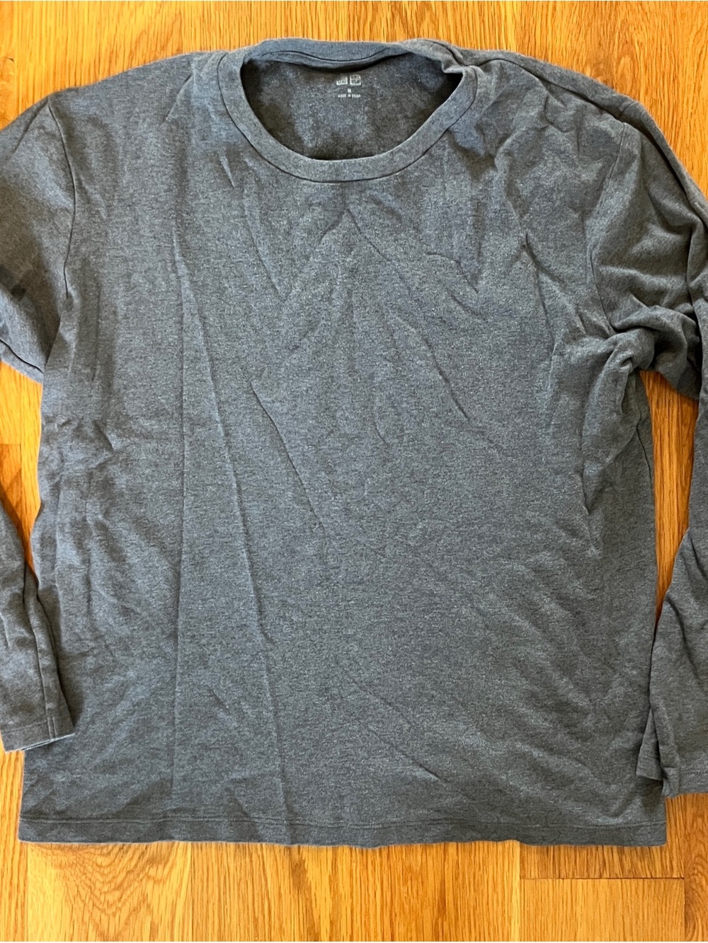Uniqlo men’s  Long-Sleeve Crewneck Tee - Charcoal Gray - medium